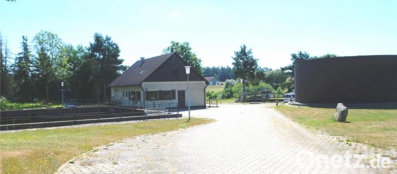 Vor 40 Jahren gebaut, bedarf die kommunale Kläranlage dringend der Modernisierung, um heutige und künftige Ansprüche auf sauberes Abwasser zu erfüllen. Alternativ prüft das Ingenieurbüro Zwick einen Neubau Bild: do