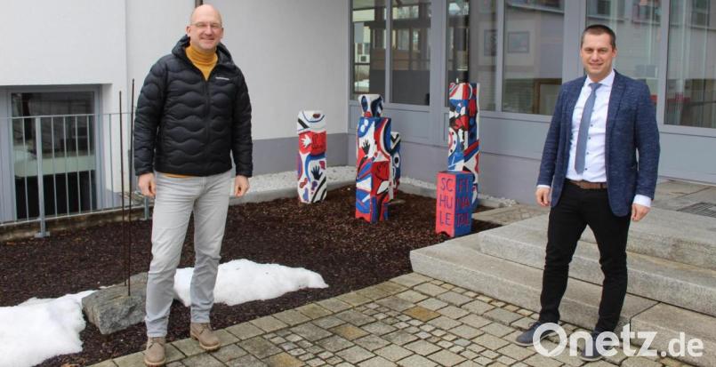 Bürgermeister und Schulverbandsvorsitzender Wolfgang Söllner (re.) und Rektor Alexander Köstler planen die Zukunft der Mittelschule in Ebnath Bild: soj