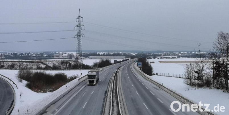 Im Mitterteicher Gemeindegebiet sind Freiflächen-Photovoltaikanlagen nur an der Autobahn und an der Bahntrasse sowie in einem festgelegten Bereich bei Kleinsterz zulässig – diesen Grundsatzbeschluss hat der Stadtrat gefasst. Bild: lnz