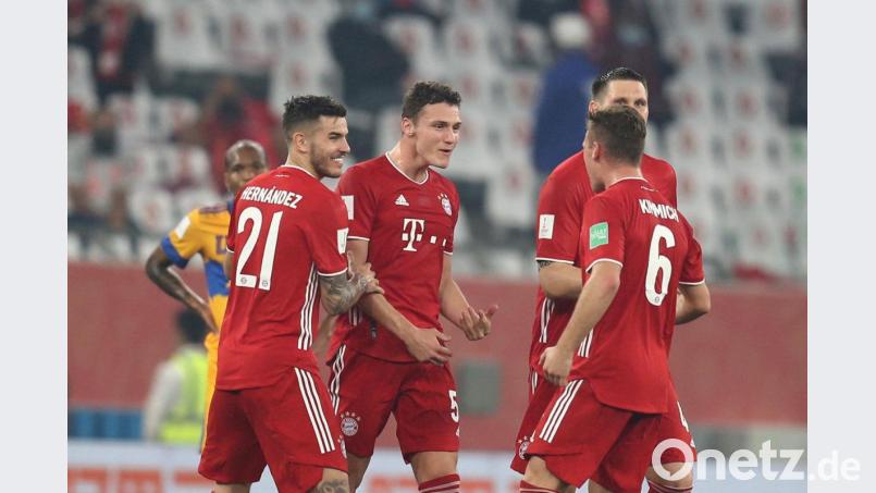 Münchens Benjamin Pavard (Zweiter von links) feiert mit seinen Mannschaftskameraden sein Siegtor. Bild: Mahmoud Hefnawy/dpa