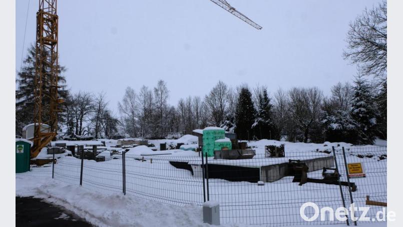 Der Bau der barrierefreien Wohnungen der Baugenossenschaft "Eigenheim" in Plankenhammer ruht derzeit. Bild: le