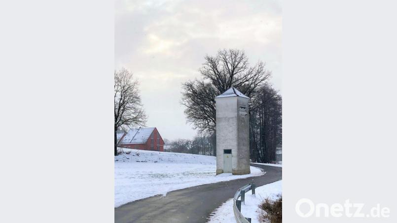 Die Gemeinde Kastl ist nun stolze Besitzerin dieses Trafohäuschens bei Senkendorf: Künftig könnten dort Fledermäuse einen Unterschlupf finden. Bild: stg