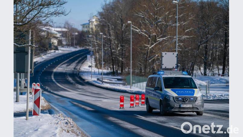 Der bayerisch-tschechische Grenzübergang bei Schirnding. Wegen massiver Corona-Infektionszahlen in Tschechien und auch in der Grenzregion haben bayerische Landkreise entlang der Grenze strenge Regeln erlassen. +++ dpa-Bildfunk +++ Bild: Nicolas Armer