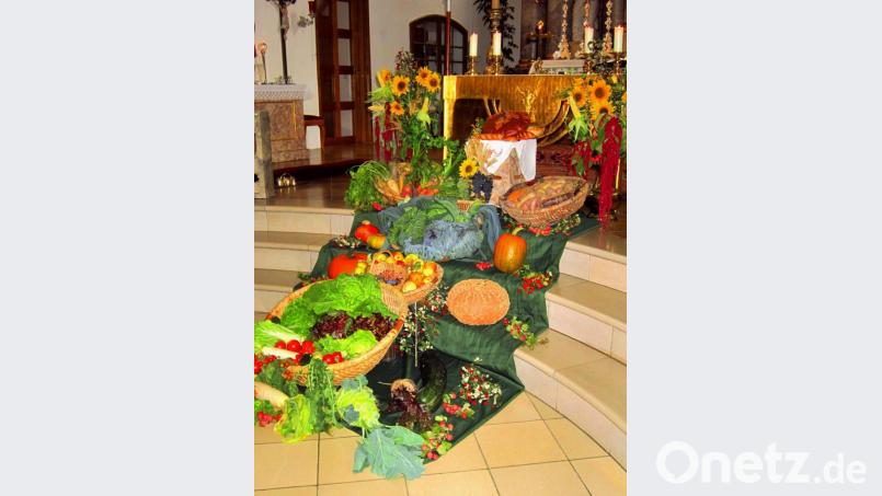 Der Aufbau des Erntedankaltars in der Kulmainer Pfarrkirche war eine der wenigen Aktionen des Obst- und Gartenbauvereins im vergangenen Jahr. Das sonst übliche Jahresprogramm für die Mitglieder ließ die Coronapandemie nicht zu. Archivbild: ak