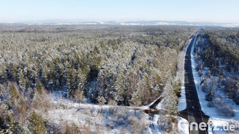 An der B470 soll das Gewerbegebiet Weiden-West IV entstehen. Eine der letzten Chancen für die Stadt, findet unser Autor. Bild: Gustl Beer