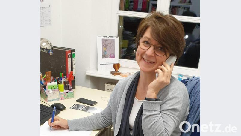 Diplom-Psychologin Evelyn Gäbler musste am Telefon Überstunden machen. So groß war das Interesse an der neuen Gruppe für Menschen mit Depressionen. Bild: Jessika Wöhrl-Neuber/exb