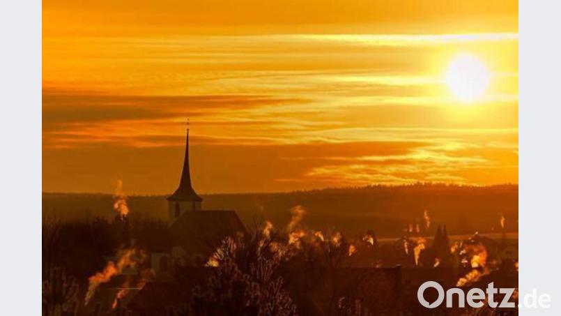 Das Dezember-Siegerfoto stammt von Patrick Wolf und zeichnet ein stimmungsvolles Bild von Vilseck im Landkreis Amberg-Sulzbach. Bild: Patrick Wolf/exb