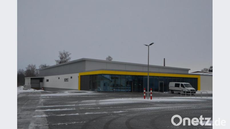 Mit Hochdruck wird an der Eröffnung der Netto-Discountfiliale gearbeitet. Mittlerweile sind alle Verbrauchermärkte in Vohenstrauß auf dem aktuellsten Stand. Bild: dob