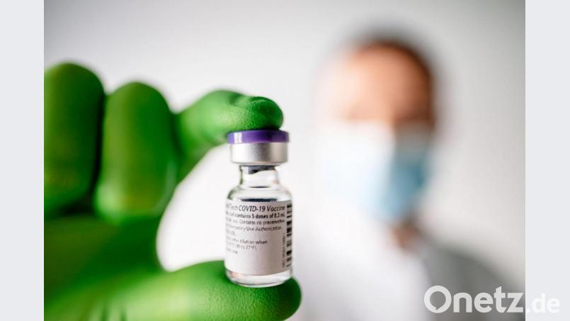 Hoffnung in Dosen: Mittelfristig soll allen Personen ein Impfangebot gemacht werden. Wer Fragen zur Schutzimpfung gegen Covid-19 hat, kann am Donnerstag, 18. Februar, von 14 bis 16 Uhr das Lesertelefon von Oberpfalz-Medien und Bundeszentrale für gesundheitliche Aufklärung (BZgA) anrufen. Bild:  BioNTech SE 2020