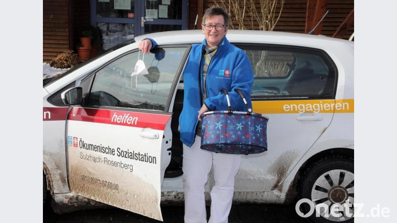 Bis zu 80 Kilometer ist Sabine Schmid täglich auf der Birglandtour unterwegs. Als ambulante Pflegerin für die ökumenische Sozialstation ist sie für viele Senioren ein Teil der Familie geworden. Doch es gibt etliche Missstände. Bild: Wolfgang Steinbacher