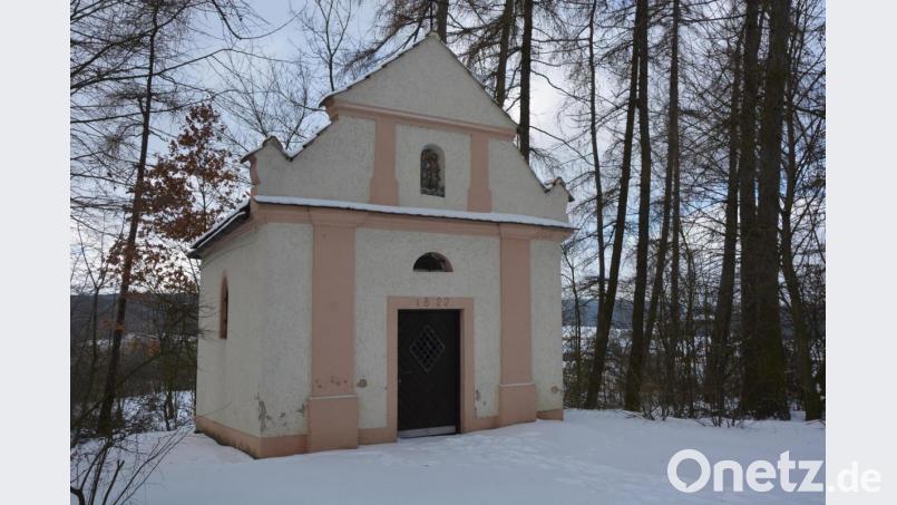 Die am Ortsrand von Konnersreuth gelegene Kalvarienbergkapelle, im Volksmund auch Schafferkapelle genannt, soll zum bevorstehenden 200-jährigen Bestehen saniert werden. Dazu fasste der Marktrat einen Grundsatzbeschluss. Bild: jr