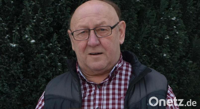 Albin Meckl aus Eslarn begann 1967 seine berufliche Karriere beim Landratsamt Vohenstrauß. Er rettete eine Faschingszeitung bis in unsere Zeit. Vor 50 Jahren sorgte diese allseits für Schmunzeln. Bild: dob