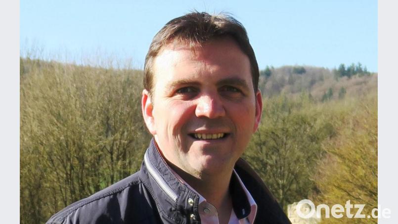 Jugendbeauftragter Jürgen Rubenbauer stellte die Ergebnisse der ersten digitalen Jugendumfrage dem Marktrat vor. Bild: jp