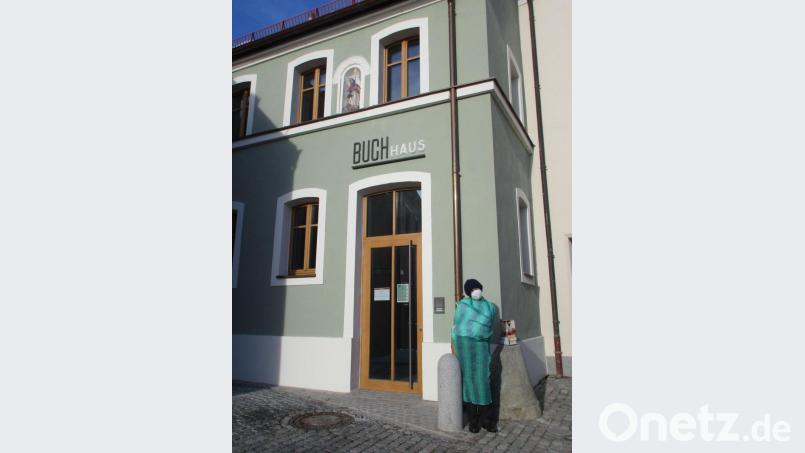 Sogar der Bücherwurm wär gern dabei gewesen. Bild: mma