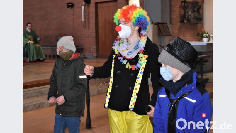 Beim Familiengottesdienst in der Friedenskirche war auch ein Clown. Bild: rgr