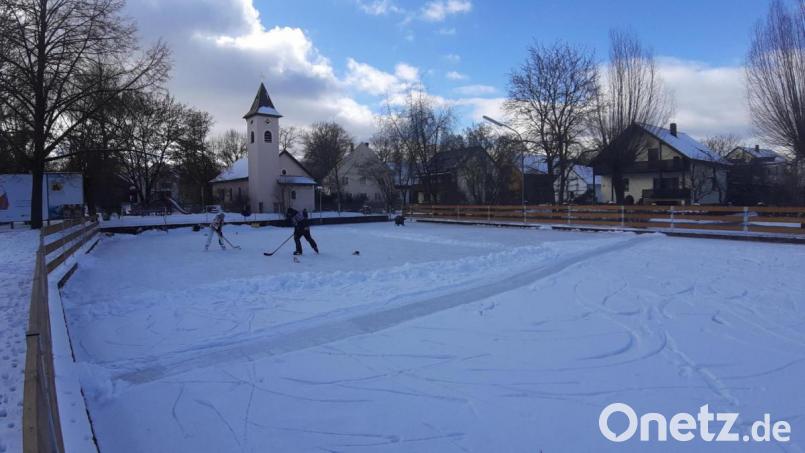 Spaß auf dem Eis haben die Kinder in Frauenricht. Bild: uz