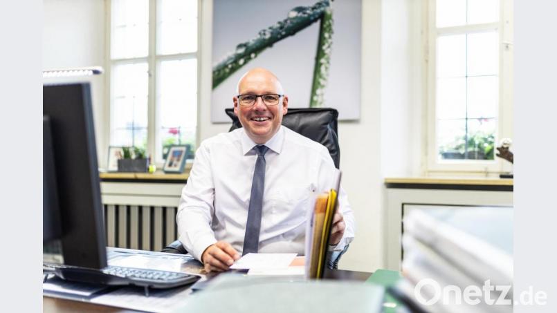 Oberbürgermeister Oliver Weigel freut sich: &quot;Durch den Bau des neuen Logistik-Zentrums werden nicht nur viele Arbeitsplätze in der Region gesichert – es sind auch zahlreiche positive Folgeeffekte zu erwarten.&quot; Bild: Stadt Marktredwitz/exb