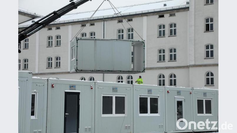 Was entsteht denn hier in der Nachbarschaft der OTH? Hier erweitert nicht die Hochschule, sondern das BRK baut eine Kinderkrippe, die übergangsweise in Containern untergebracht wird. Bild: Wolfgang Steinbacher