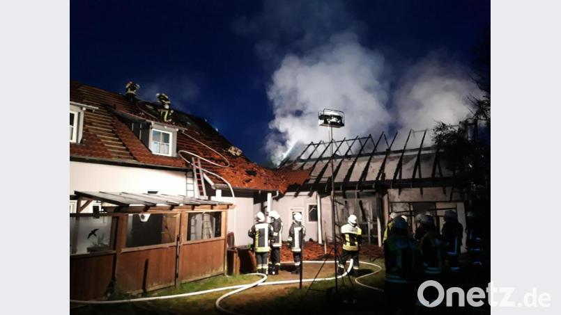 Ein Großeinsatz für die Feuerwehren war im vergangenen Jahr der Brand eines Stalls in Atzenhof (Gemeinde Trausnitz). Archivbild: Feuerwehr Landkreis Schwandorf, Hans-Jürgen Schlosser/exb