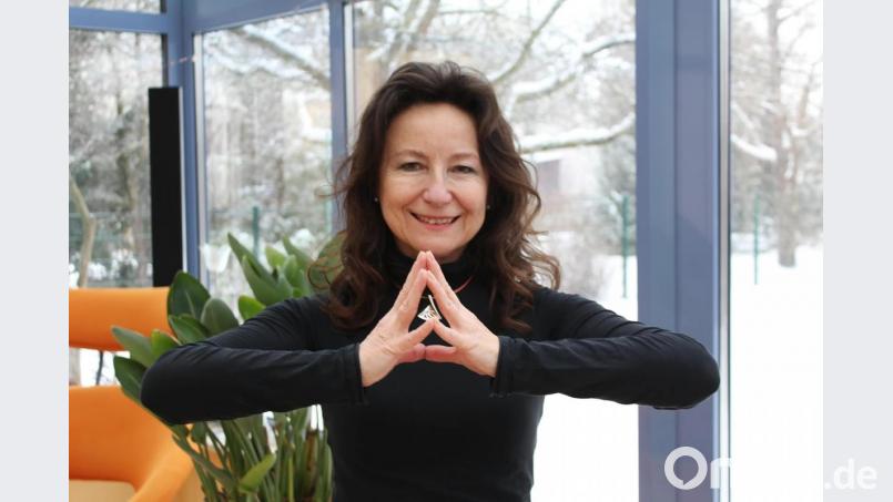 Coach Annette Huber zeigt, wie das ganzheitliche Trainingsprogramm Indian Balance funktioniert. Bild: Evi Wagner