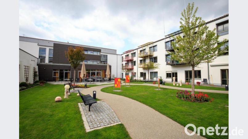 Im Elisabethenheim in Schwandorf wurden Personen mit dem Corona-Impfstoff versorgt, obwohl sie nicht an der Reihe waren. Das Landratsamt plant rechtliche Schritte gegen die Heimleitung. Bild: Hoesamer