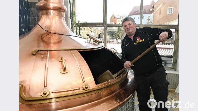 Armin Ertel am Sudkessel: Die Coronakrise macht dem Fuchsbeck-Chef auch zu schaffen. Doch beim Exportbier langen die Kunden kräftig zu: „Das erlebt momentan eine richtige Renaissance.“ Archivbild: Petra Hartl