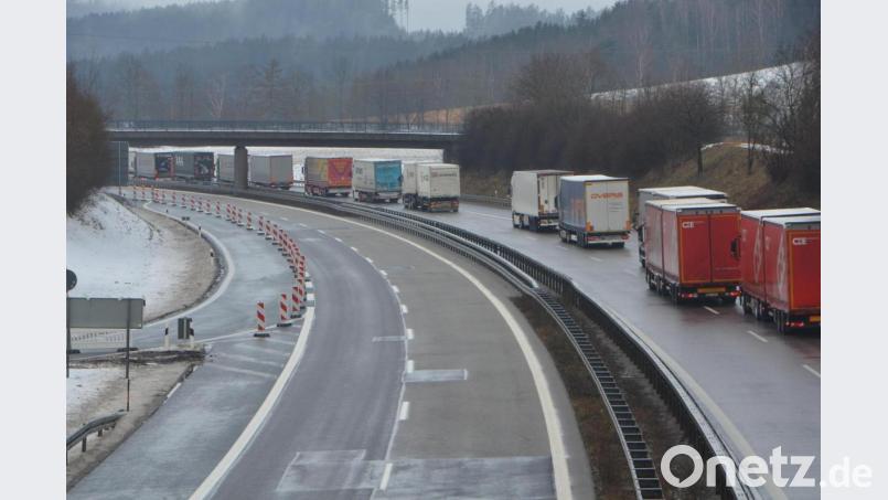 So mancher Autofahrer wurde am Dienstag und Mittwoch von der Komplettsperrung der Autobahnausfahrt Waidhaus total überrascht. Bild: dob