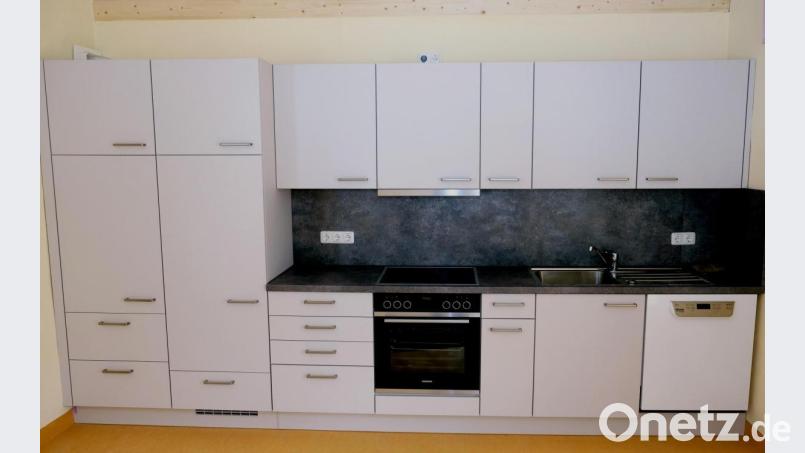 Der Speiseraum ist mit einer Einbauküche ausgestattet Bild: do