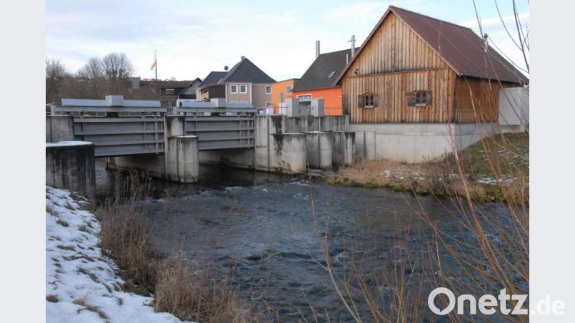 Das Schöpfwerk ist ein zentrales Bauwerk der Hochwasserfreilegung. Leistungsstarke Pumpen befördern das Hochwasser in die Vils. Bild: pop