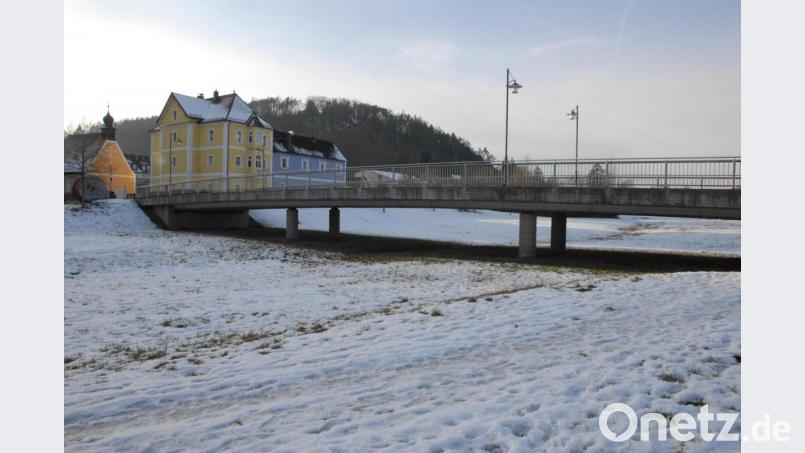 Blick auf die Dreifelderbrücke und die Flutmulde. Im Hintergrund das Zieglerschloss. Bild: pop