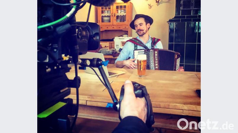 Das Bild zeigt Florian Gröninger während der Dreharbeiten mit dem Bayerischen Rundfunk. Bild: Julia Seidl