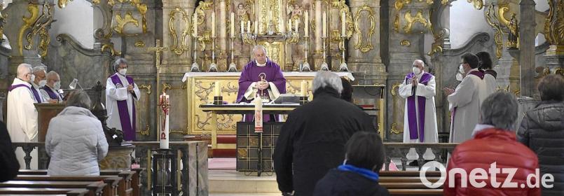 Beim Konventgottesdienst zum 185. Jahrestag der Gründung des Resurrektionistenordens
war der Superior der Kommunität, Pater Nikel, Pfarrer in Neuhaus, der Hauptzelebrant. Bild: Karl Schwemmer