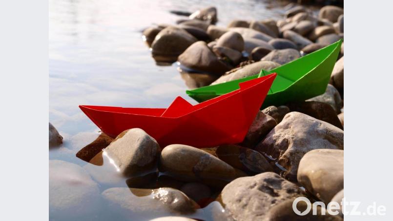 Die Papierboot-Übung wird auch in der Verhaltenstherapie angewandt. Bild: d-jukic - stock.adobe com