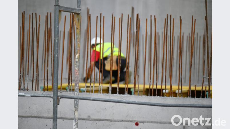Auch in der Corona-Pandemie sind die Auftragsbücher in der Baubranche voll. Der Trend soll sich auch 2021 fortsetzen, sagt Petra Katens von der Industriegewerkschaft Bauen-Agrar-Umwelt in Regensburg. Symbolbild: Patrick Seeger