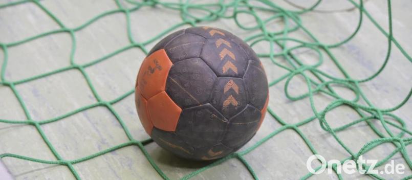 Die Handbälle kommen ins Ballnetz, die Saison ist beendet. Symbolbild: Hubert Ziegler