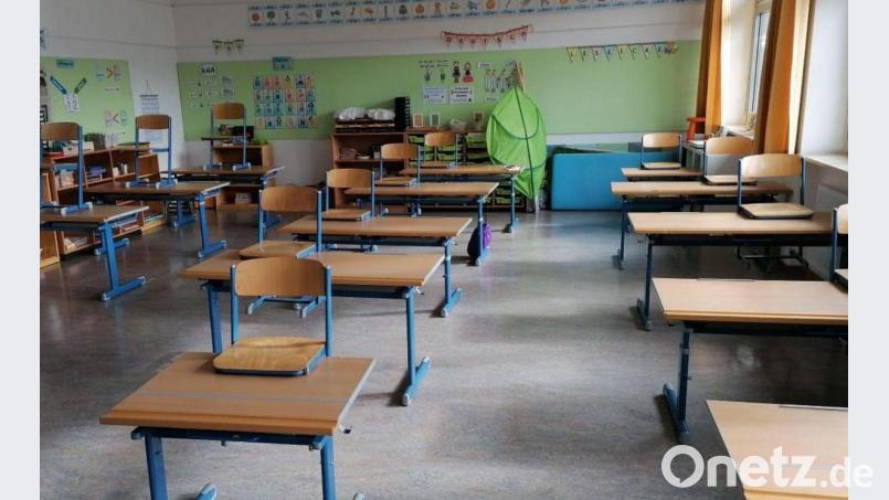 So dürfte es derzeit in allen Grundschulen im Landkreis aussehen. Einzelplätze für die Kinder, genügend Abstand zwischen den Stühlen, damit der Unterricht ab Montag wieder stattfinden kann. Bild: wpt