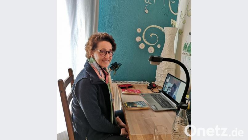 Sehr beliebt sind bei den Kulmainer Grundschülern die Vorlesestunden mit ihrer Lesepatin Iris Abramoswki. Bild: Grundschule Kulmain/exb