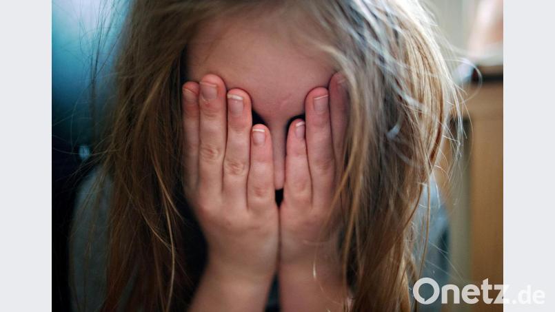 Schlafstörungen, Zukunftsängste, Übelkeit: Jugendliche treffen die psychischen Folgen des Corona-Lockdowns teils mehr als Erwachsene. Symbolbild: Nicolas Armer/dpa