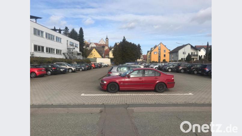 Die Stadt bleibt Mieter dieses Parkplatzes an der Austraße, der nur wenige Gehminuten von der Altstadt entfernt liegt Bild: Wilhelm Amann