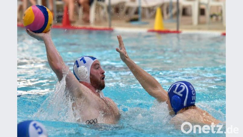 Der Bundesligastart für die Weidener Wasserballer (links Sean Ryder) ist noch lange nicht in Sicht. Bild: af