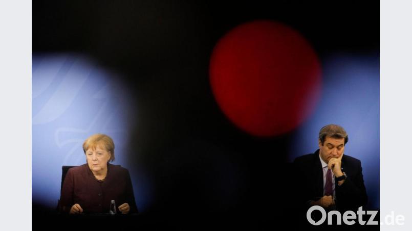 Bundeskanzlerin Angela Merkel (CDU) und Markus Söder (CSU), Ministerpräsident von Bayern, in einer Pressekonferenz. Archivbild: Markus Schreiber/dpa