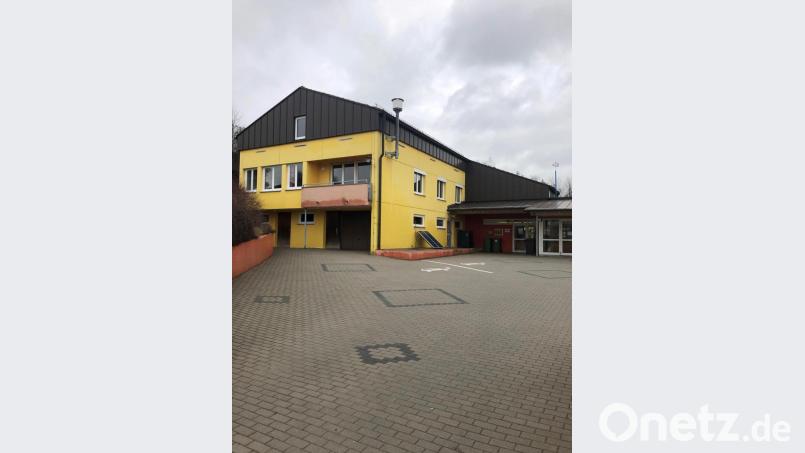 In der ehemaligen Lehrerwohnung in Ensdorf können Kinder nach der Schule in einem sogenannten offenen Ganztagsbetreuungsangebot gefördert werden. Dafür muss aber die Gemeinde Geld in die Hand nehmen. Bild: Bastian Bartmann