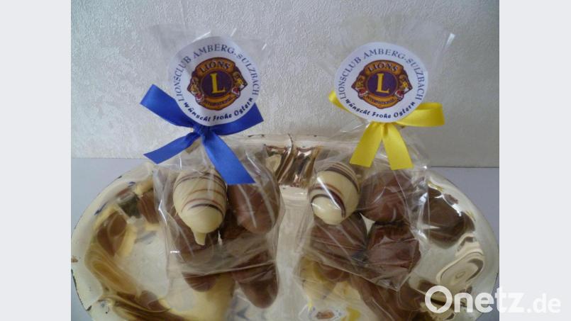 Sich selbst und anderen eine kleine Freude machen, das kann man mit dem Kauf der süßen Ostergrüße des Lions-Clubs Amberg-Sulzbach. In den Tütchen befinden sich vier verschiedene Schokoladeneier. Bild: usc