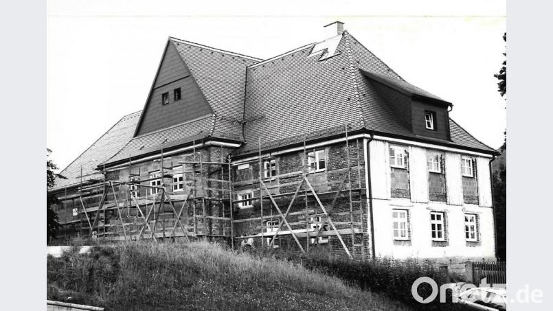Vor 30 Jahren wurde der Mehrzwecksaal in der ehemaligen Schule eingebaut. Nun muss die Heizung ausgetauscht werden. Archivbild: ld