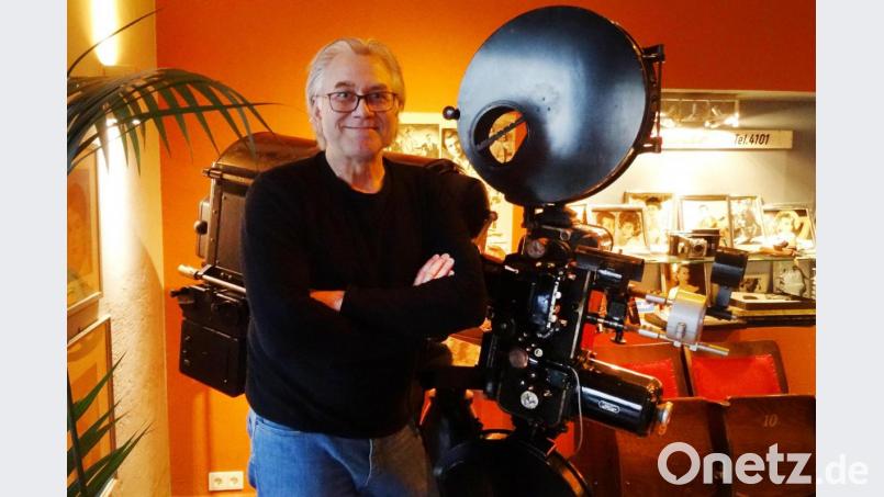 Darauf ist Thilo Hierstetter stolz: Einen alten 35 mm Filmprojektor, der an die Goldene Kino-Zeit des Capitols erinnert. Bild: hka