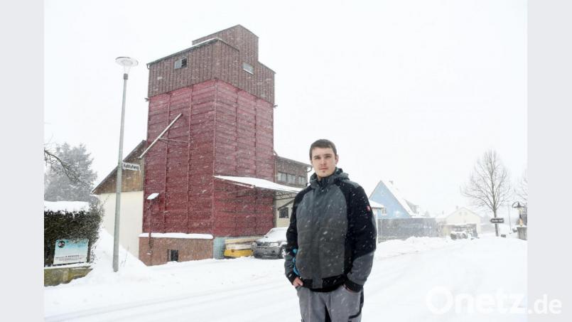Andreas Schoppe hat mit seinen Brüdern das Raiffeisen-Gelände in Wurz gepachtet. Auf dieses Areal hat inzwischen auch die Gemeinde ein Auge geworfen. Würde sie beim Verkauf zum Zug kommen, fürchtet der Maschinenbauer um seine berufliche Existenz. Bild: Gabi Schönberger