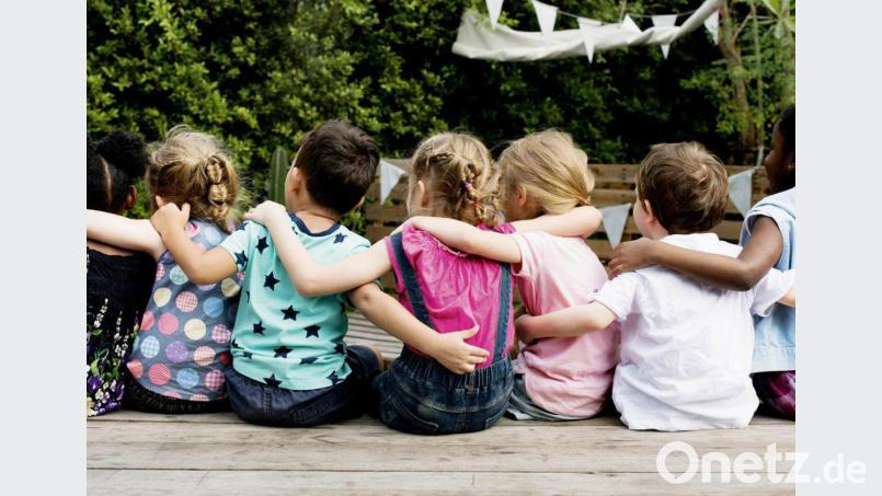 Kinder kennen keine Vorurteile, was Herkunftsland, Hautfarbe oder sozialen Status betrifft, haben die Akteure in Weiden festgestellt. Kleine Kinder schließen schnell Freundschaften und verstehen sich oft auch ohne Worte. Archivbild: exb