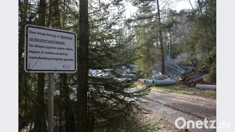 Der Eingang zur Bauschuttdeponie Maiersreuth. Jetzt muss der Marktrat entscheiden, ob die Anlage geschlossen oder der seit 1990 laufende Betrieb fortgeführt wird. Bild: jr