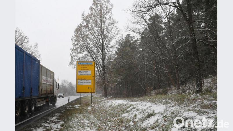 Auf dem Weg in die Gewerbegebiete im Weidener Westen wird es an dieser Stelle der B 470 keine Abzweigung nach rechts geben. Bild: Gabi Schönberger