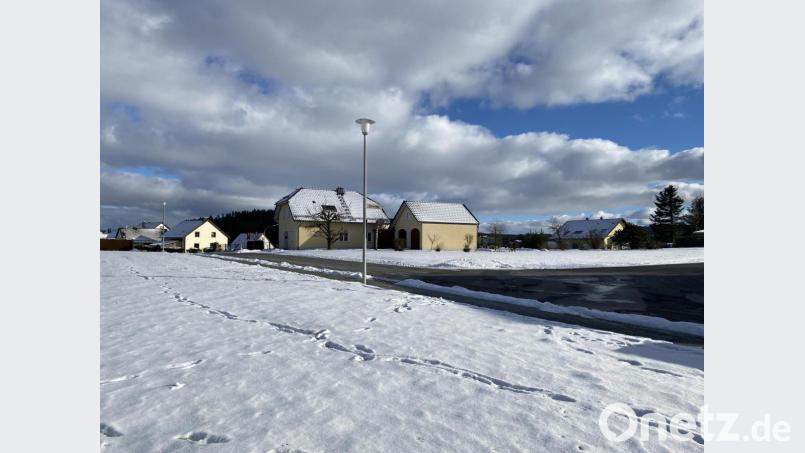 Im Baugebiet &quot;Steinleite&quot; ist noch viel Platz zwischen den Häusern, unbebaute Grundstücke, die für Kinder oder Enkel vorgehalten werden. Der Gemeinderat diskutiert über ein Vorkaufsrecht für die Gemeinde. Bild: Eichl